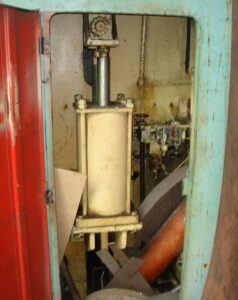 Prensa de extrusión en frío Barnaul K0034 - 250 ton (ID:75983) - Dabrox.com