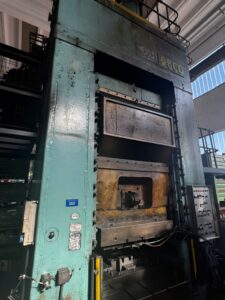 Prensa de rodillera TMP Voronezh KB8044 - 2500 ton (ID:76335) - Dabrox.com