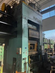 Prensa de rodillera TMP Voronezh KB8044 - 2500 ton (ID:76335) - Dabrox.com