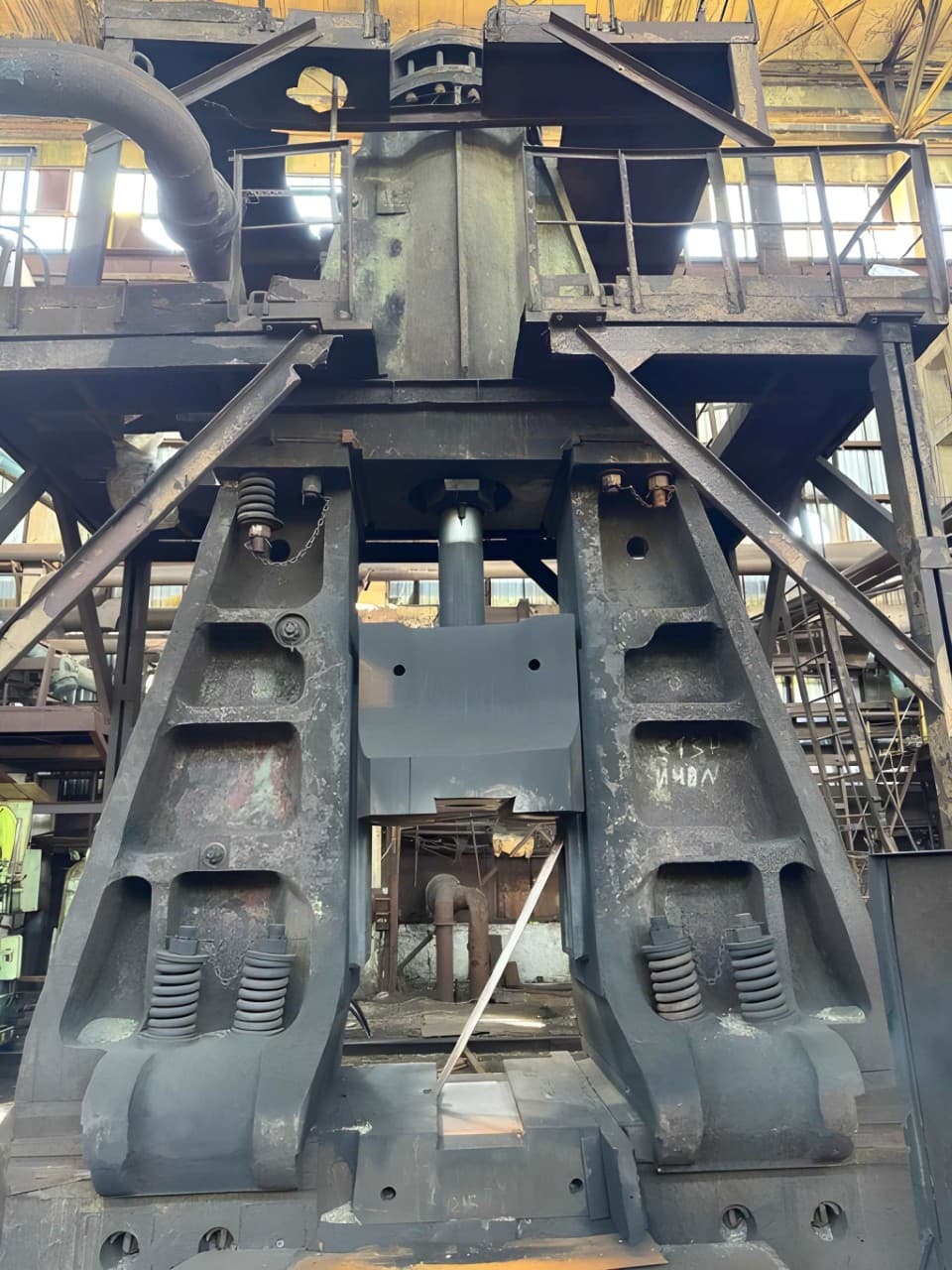 Martillo de forja NKMZ Kramatorsk M2152 - 16 ton