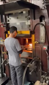 Prensa de forja Eumuco SP 100 - 1000 ton (ID:76338) - Dabrox.com