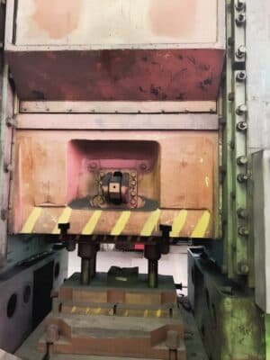 Prensa de articulación de rodilla TMP Voronezh K504.003.844 - 2500 ton (Foto 3)