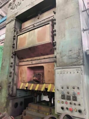 Prensa de articulación de rodilla TMP Voronezh K504.003.844 - 2500 ton (Foto 4)