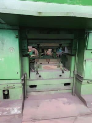 Prensa de articulación de rodilla TMP Voronezh K504.003.844 - 2500 ton (Foto 9)