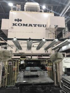 Prensa de estampación Komatsu - 1800 ton