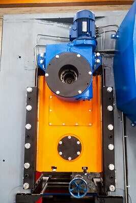Prensa de articulación de rodilla Barnaul KB8336 - 400 ton (Foto 2)