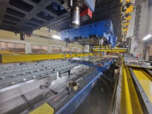 Prensa de estampación Aida DSF-TE4-20000-730-250 - 2000 ton (ID:76378) - Dabrox.com