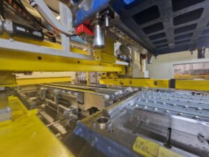 Prensa de estampación Aida DSF-TE4-20000-730-250 - 2000 ton (ID:76378) - Dabrox.com