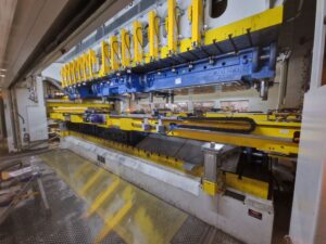 Prensa de estampación Aida DSF-TE4-20000-730-250 - 2000 ton (ID:76378) - Dabrox.com