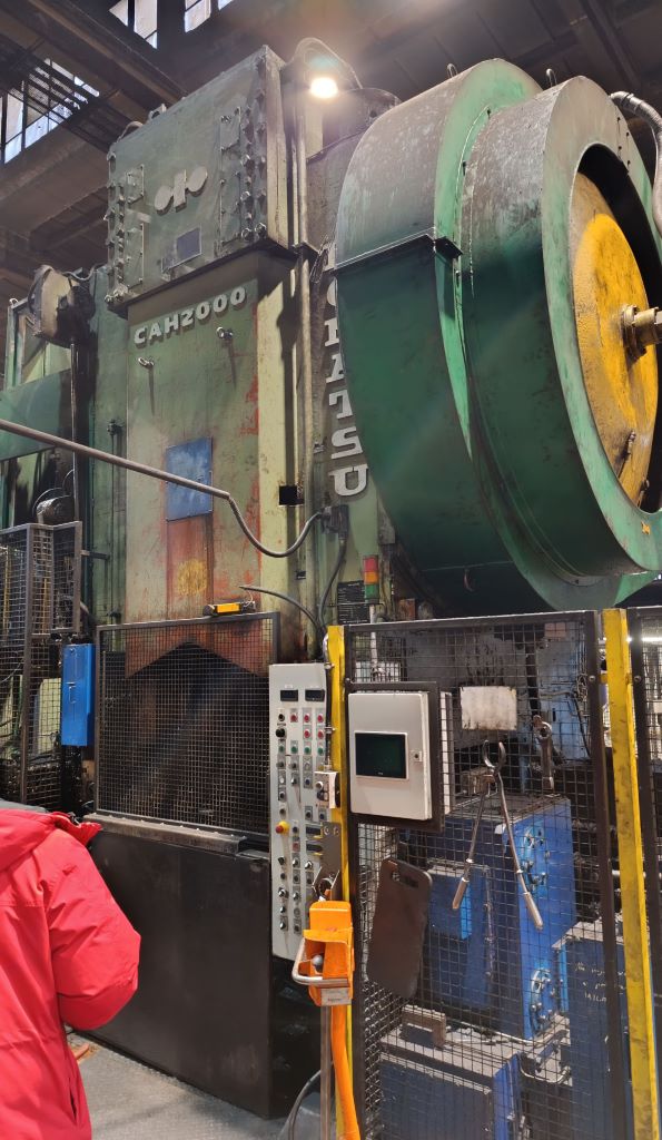 Prensa de forja Komatsu CAH2000 - 2000 ton (ID:76397) - Dabrox.com