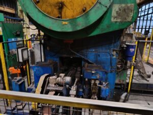 Prensa de forja Komatsu CAH2000 - 2000 ton (ID:76397) - Dabrox.com