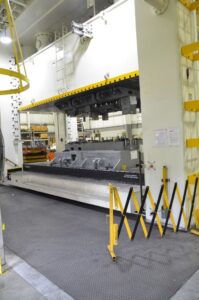 Prensa de estampación Simpac DE4P1500 - 1500 ton (ID:76364) - Dabrox.com