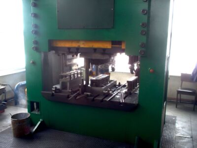 Prensa mecánica Ravne 630T - 630 ton (Foto 1)