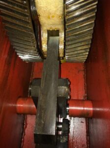 Prensa de rodillera Barnaul KD8334 - 250 ton (ID:75834) - Dabrox.com