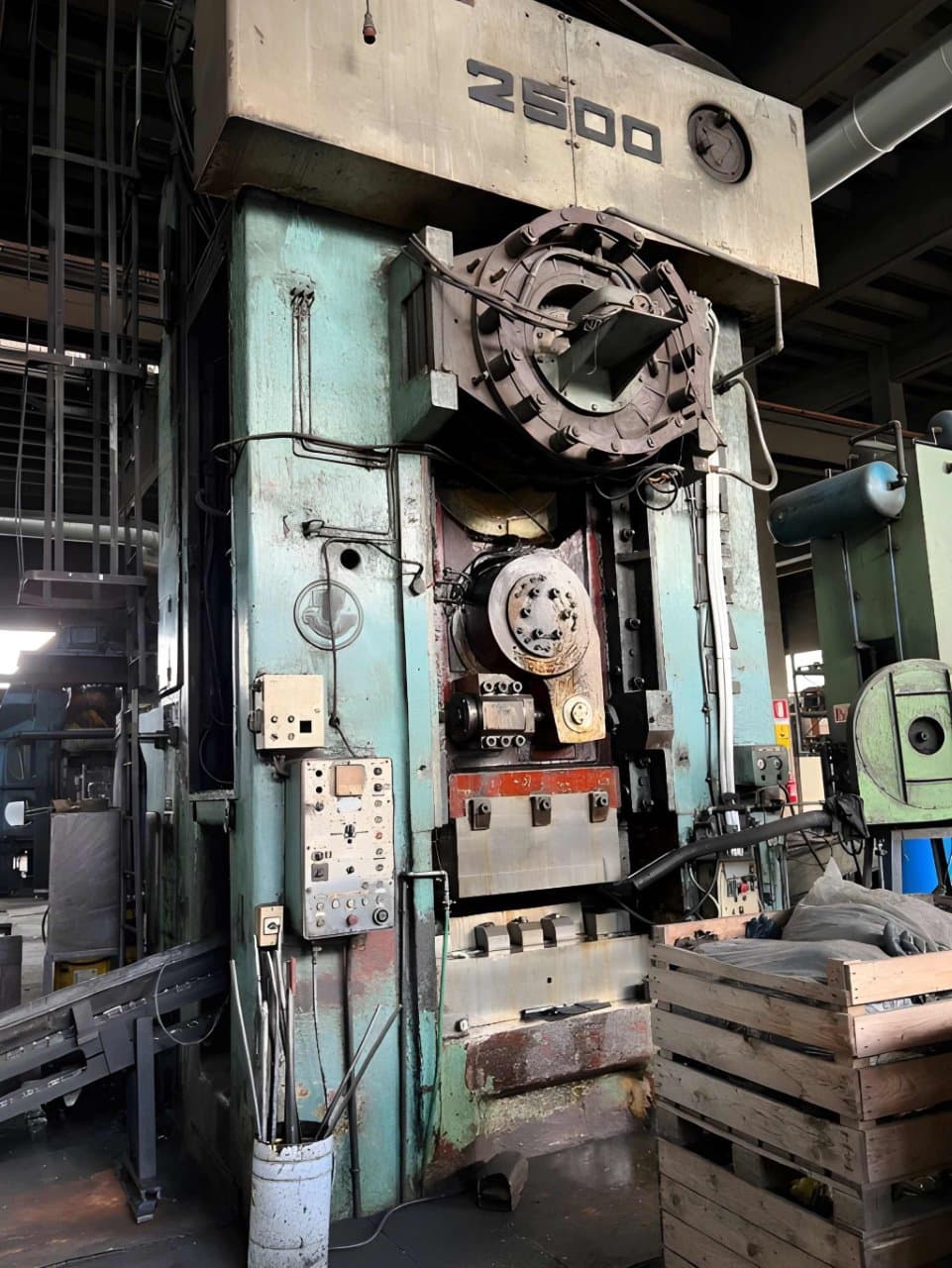 Prensa de estampación en caliente Smeral LZK 2500 - 2500 ton