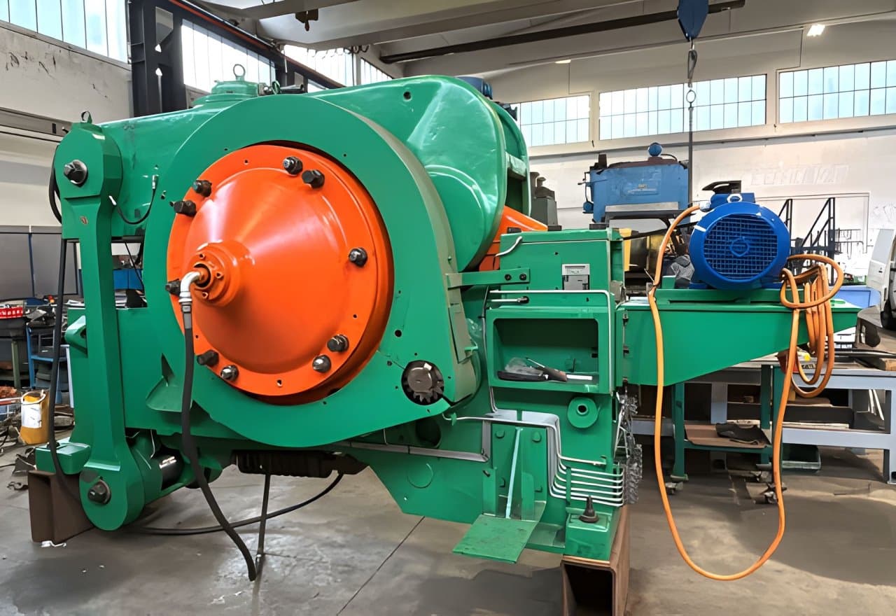 Máquina horizontal de recalcado Eumuco SMZ 20 - 200 ton