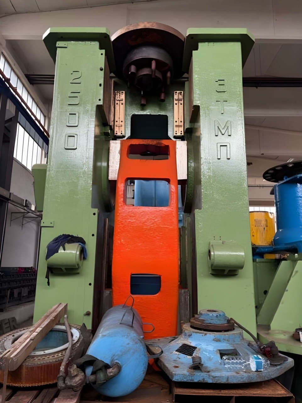 Prensa de estampación en caliente TMP Voronezh K8544 - 2500 ton