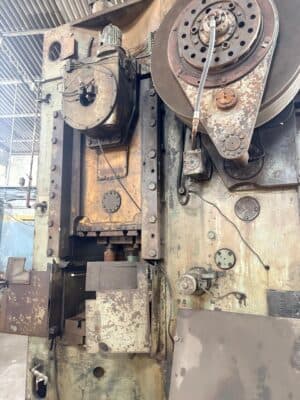 Prensa de extrusión en frío Barnaul KB0036 - 400 ton (Foto 2)