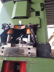 Prensa de rodillera Grabener GKN 1000s/11/31007 - 600 ton (ID:76291) - Dabrox.com