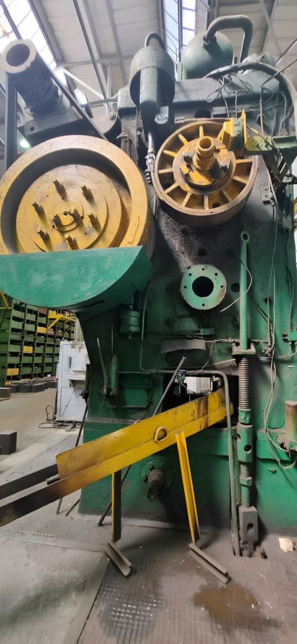 Prensa de estampación en caliente TMP Voronezh K864 - 1600 ton