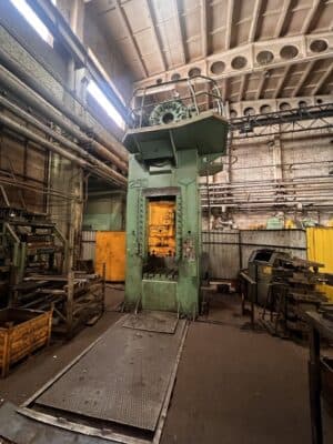 Prensa de desbarbado TMP Voronezh KA2534 - 250 ton (Foto 3)