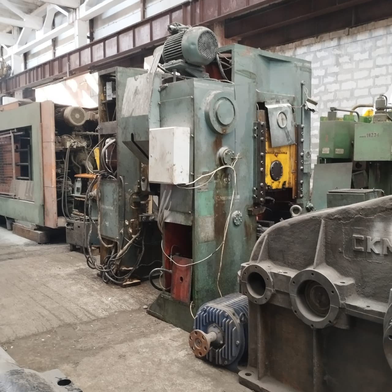 Prensa de rodilla Barnaul KB8336 - 400 ton