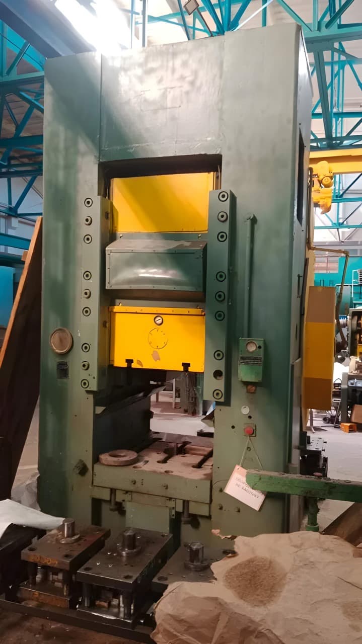 Prensa de extrusión en frío Barnaul K0034 - 250 ton