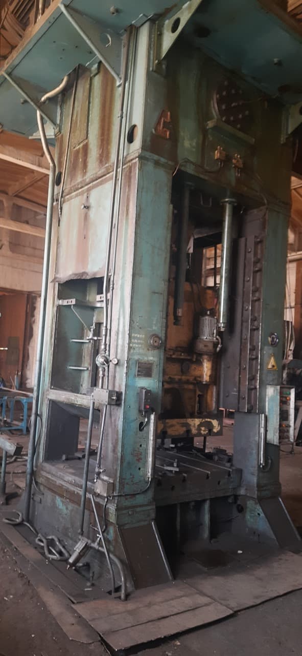 Prensa de desbarbado TMP Voronezh K2538 - 630 ton