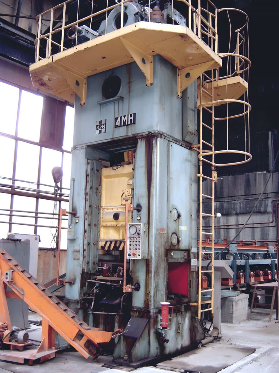 Prensa de desbarbado Kuzlitmash KB9536 - 400 ton 