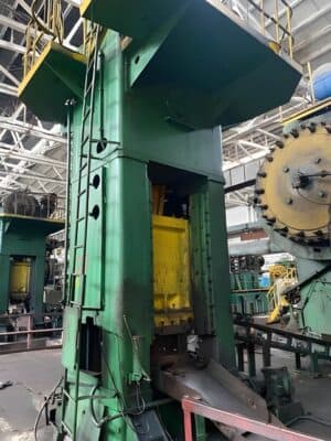 Prensa de desbarbado Kuzlitmash KD9536 - 400 ton (Foto 1)