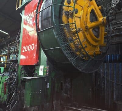 Prensa de forja en caliente TMP Voronezh KB8043 - 2000 ton (Foto 4)