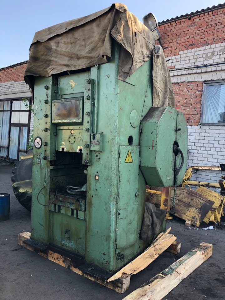 Prensa de rodillera Barnaul K8338 - 630 ton (ID:75152) - Dabrox.com