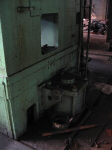 Prensa de rodillera TMP Voronezh KB8044 - 2500 ton (ID:S85117) - Dabrox.com