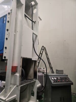 Prensa de articulación de rodilla Barnaul KB8342 - 1600 ton (Foto 2)